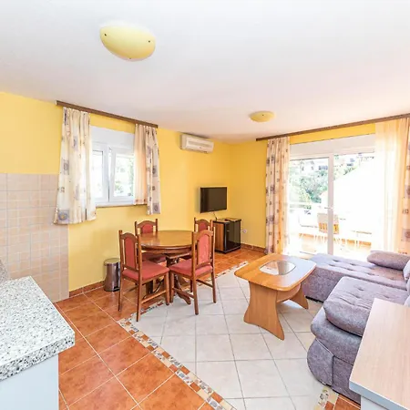 1 Bedroom In Okrug Gornji Trogir