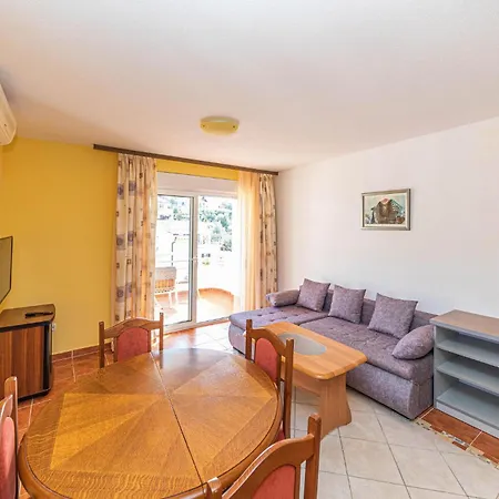Apartman 1 Bedroom In Okrug Gornji Trogir