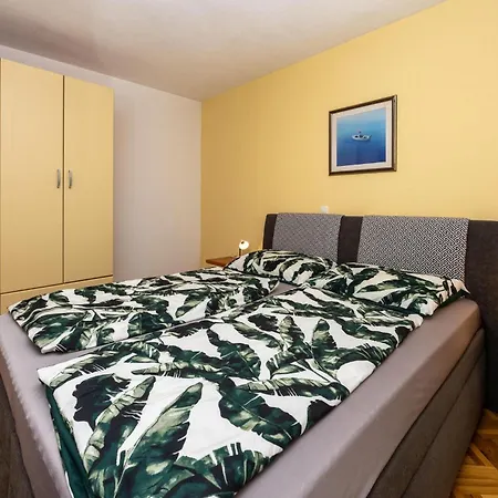 Awesome In Okrug Gornji Appartement Trogir
