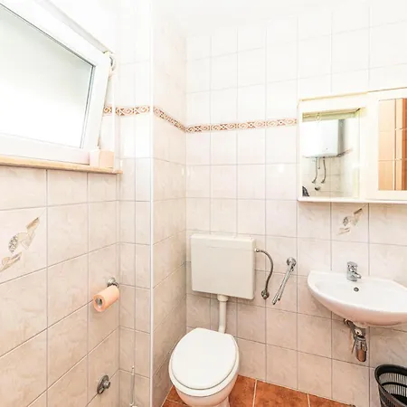 Awesome In Okrug Gornji Appartement